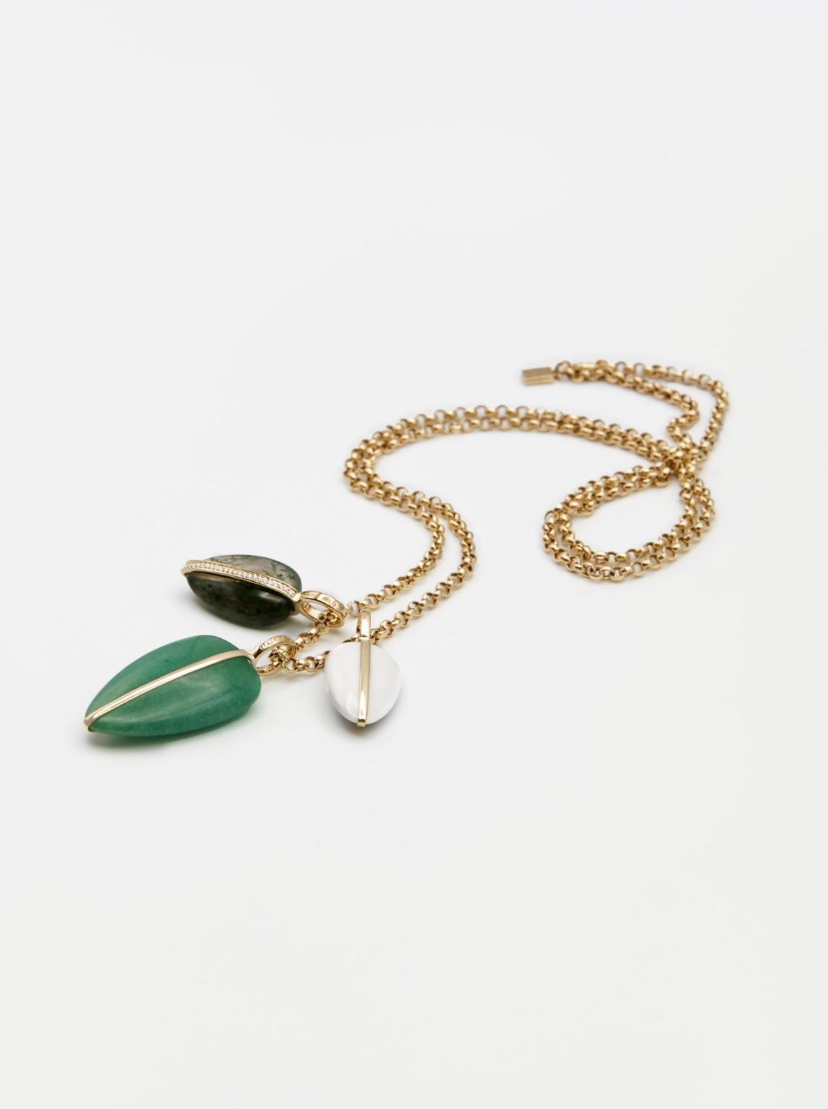 Small Pebble Pendant in White Agate | 14K